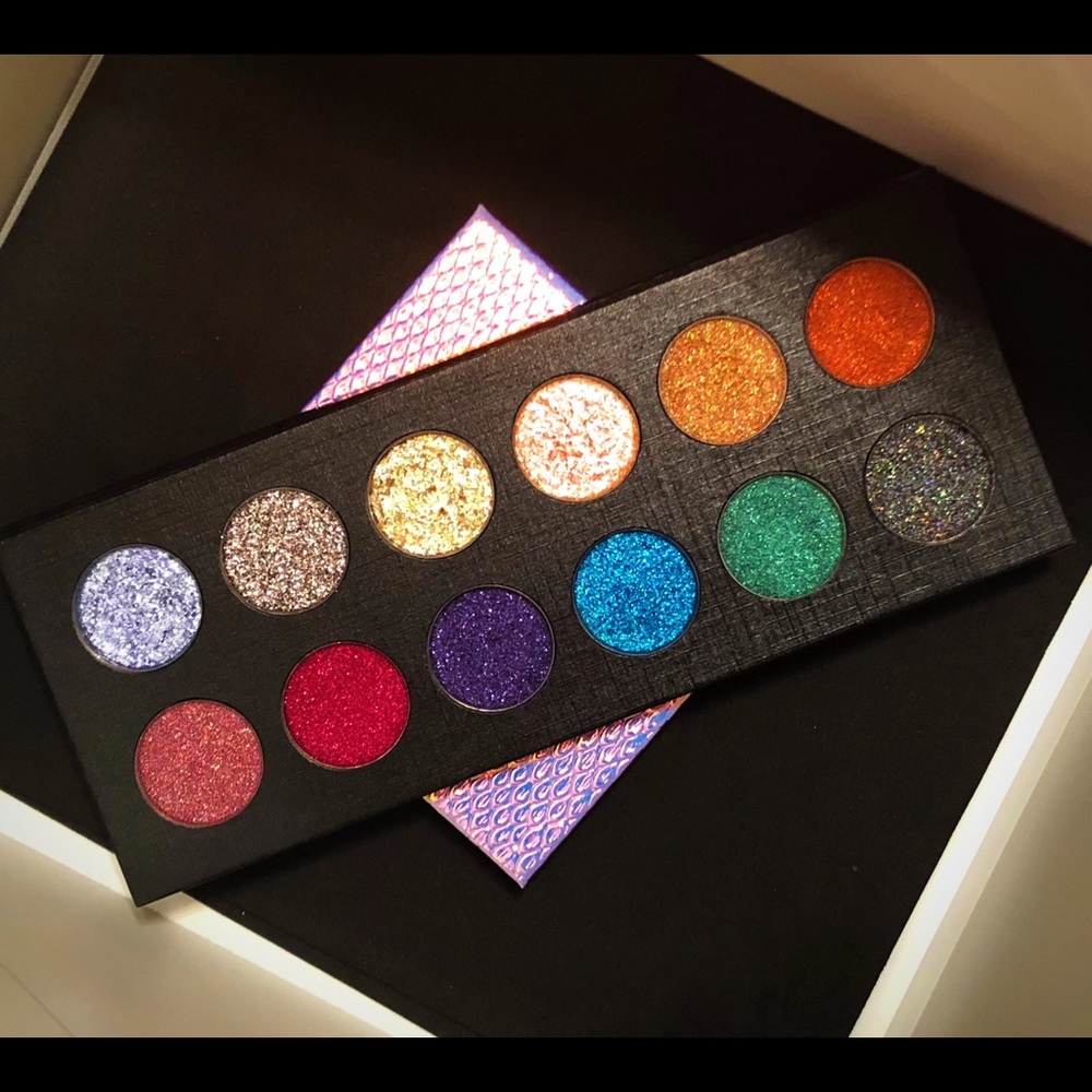 12 pan 100% vegan Palette for your eyes and lips